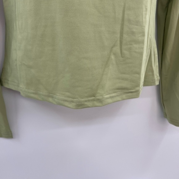 Green Base Layer Top – Women's Large (Stretch, 95% Polyester, 5% Spandex) NWOT - Picture 3 of 3